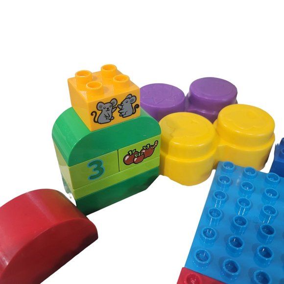 Lego dulpo legoset. These are just random Legos in the set with Lego container - Picture 5 of 10